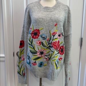 Romeo & Juliet couture Floral Embroidered Gray sweater size M